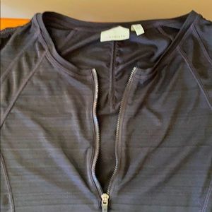 Charcoal grey Athleta 1/4 zip top. Sz M